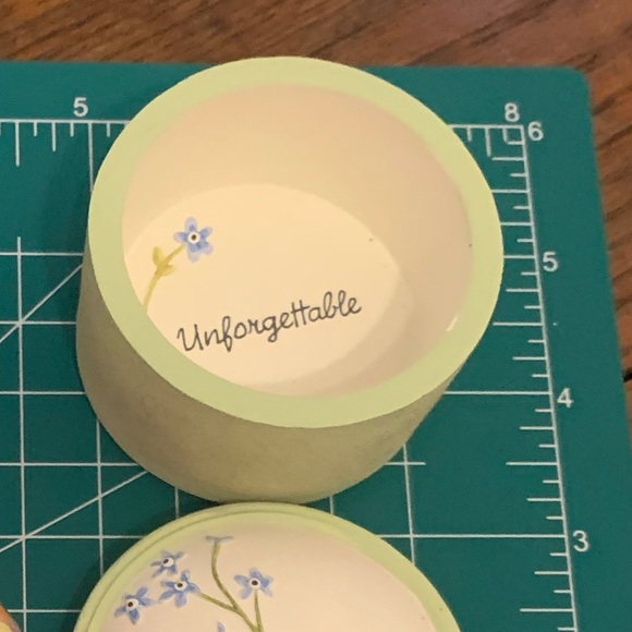 🏷️ 3 for $10
Cute circular trinket holder - Picture 5 of 7